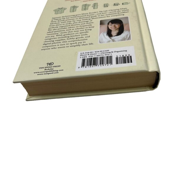 Spark Joy:  An Illustrated Master Class on the Art of Organizing and Tidying Up - Picture 5 of 16